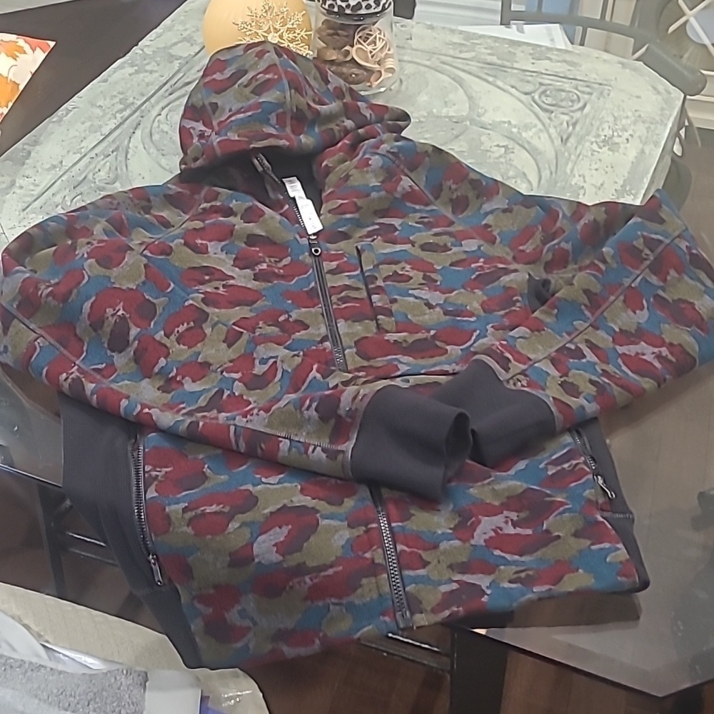 Lululemon Men's Best Coast  thick Hoodie jacket like new small size